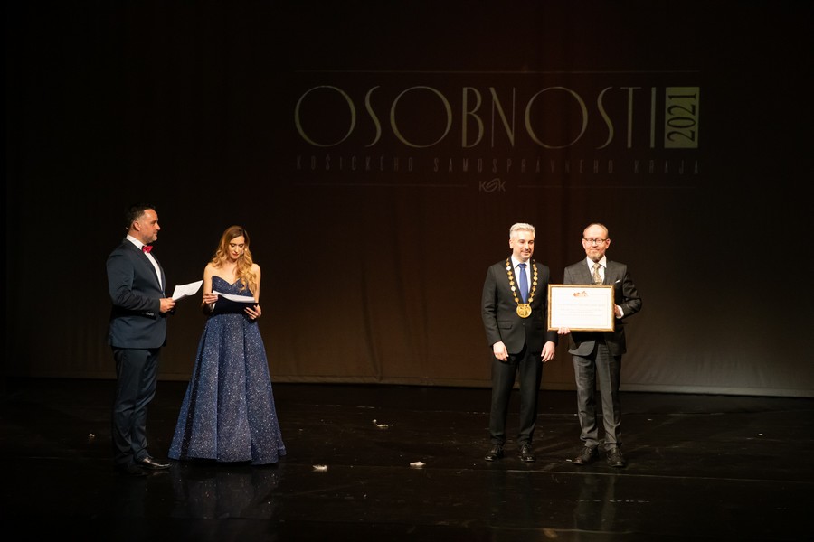 The Department of Infectology and Travel Medicine was honored with the Košice Self-governing Region Award